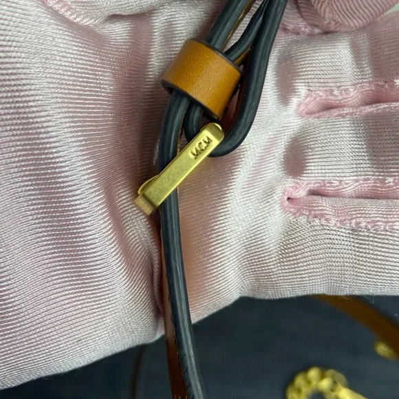 MCM-Bucket Bag - Picture 11 of 17